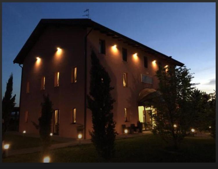 Hotel La Vecchia Reggio Reggio Emilia Exterior photo
