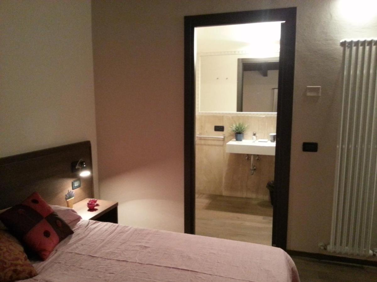 Hotel La Vecchia Reggio Reggio Emilia Room photo