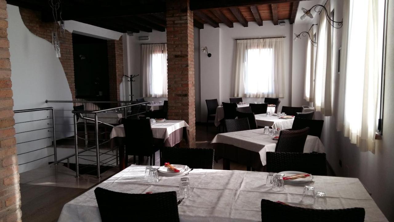 Hotel La Vecchia Reggio Reggio Emilia Exterior photo